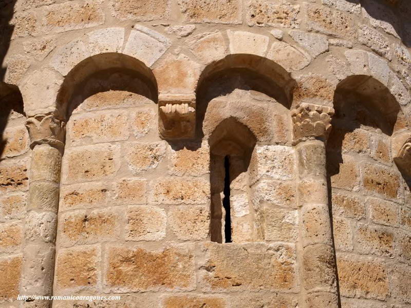 DETALLE DE LOS ARQUILLOS CIEGOS DEL BSIDE NORTE